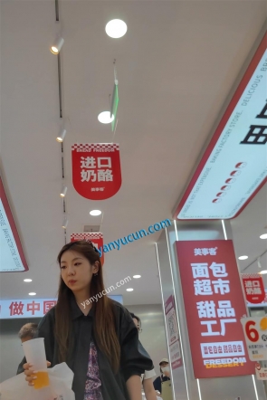 XM491紫色连衣裙小姐姐一个逛街，紫色窄内