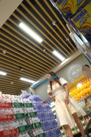 kc1604（空城原创）高跟鞋白裙少妇，蕾丝边天蓝窄N夹进臀缝