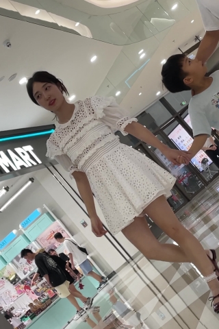 MG025【芒果CD】两位美女白裙与牛仔裙