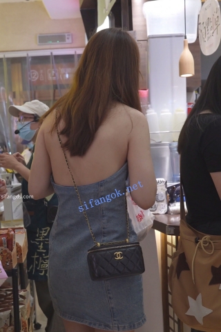 (BC-AA-602)少妇的内裤就是骚..露背牛仔裙少妇两侧露毛连一起